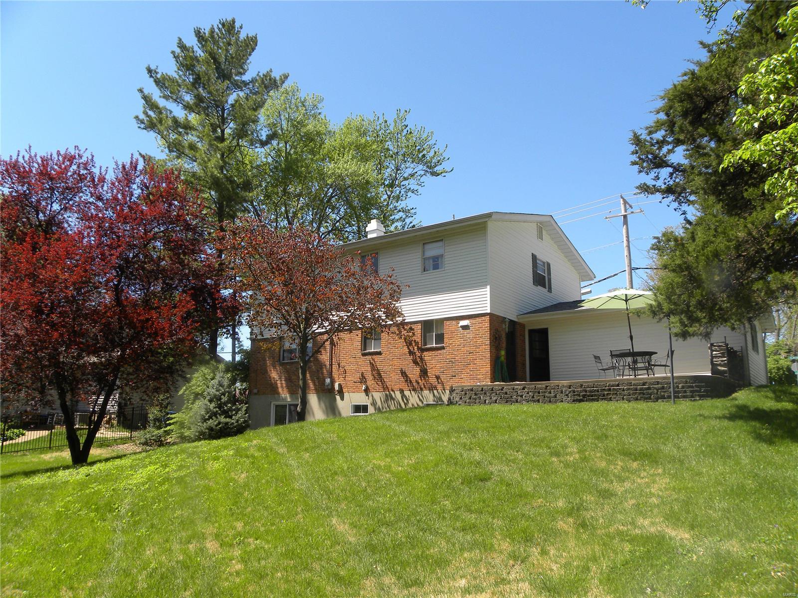 15534 Clayton Road Ballwin, MO 63011 - Photo 4 of 33 Gallery Image 4