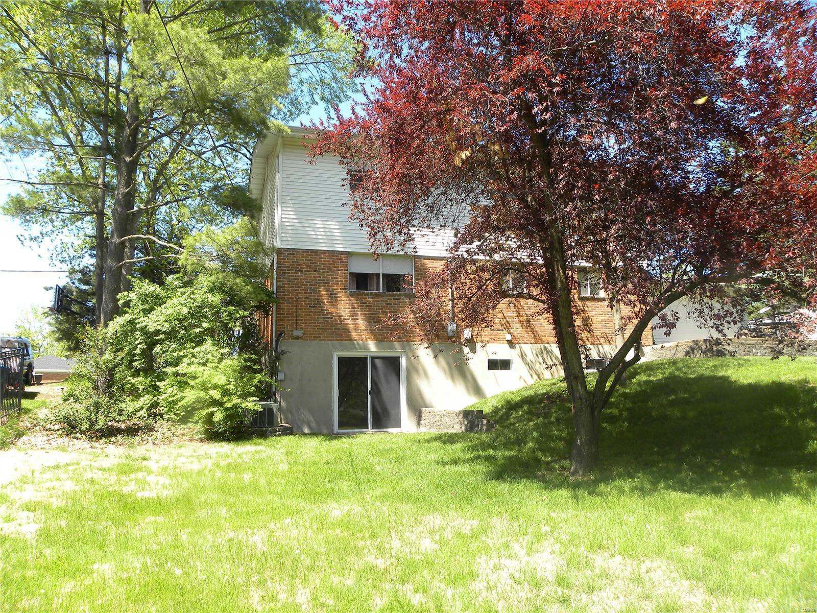 15534 Clayton Road Ballwin, MO 63011 - Photo 5 of 33 Gallery Image 5