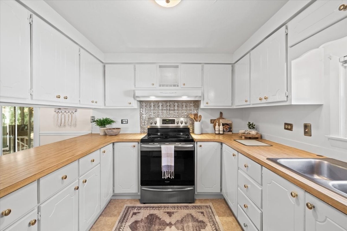 19 Robert Road Plainville, MA 02762 - Photo 9 of 29 Gallery Image 9