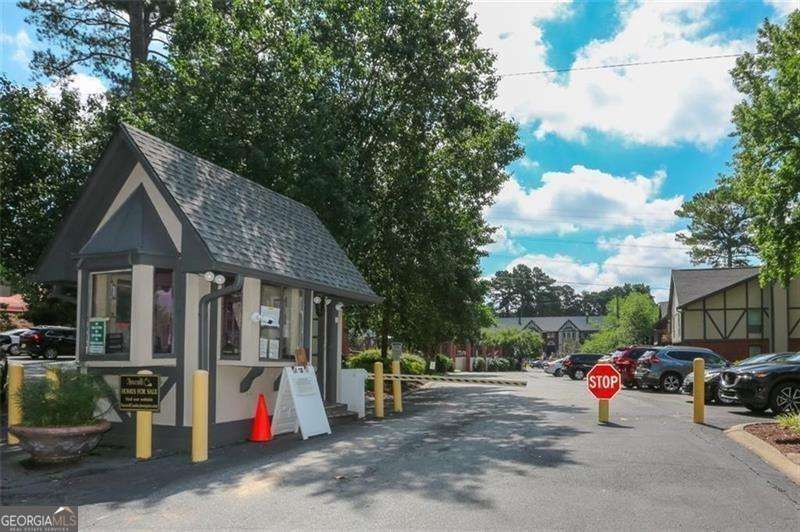 6851 Roswell Road, Unit J21 Atlanta, GA 30328 - Photo 2 of 42