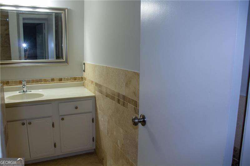 6851 Roswell Road, Unit J21 Atlanta, GA 30328 - Photo 35 of 42