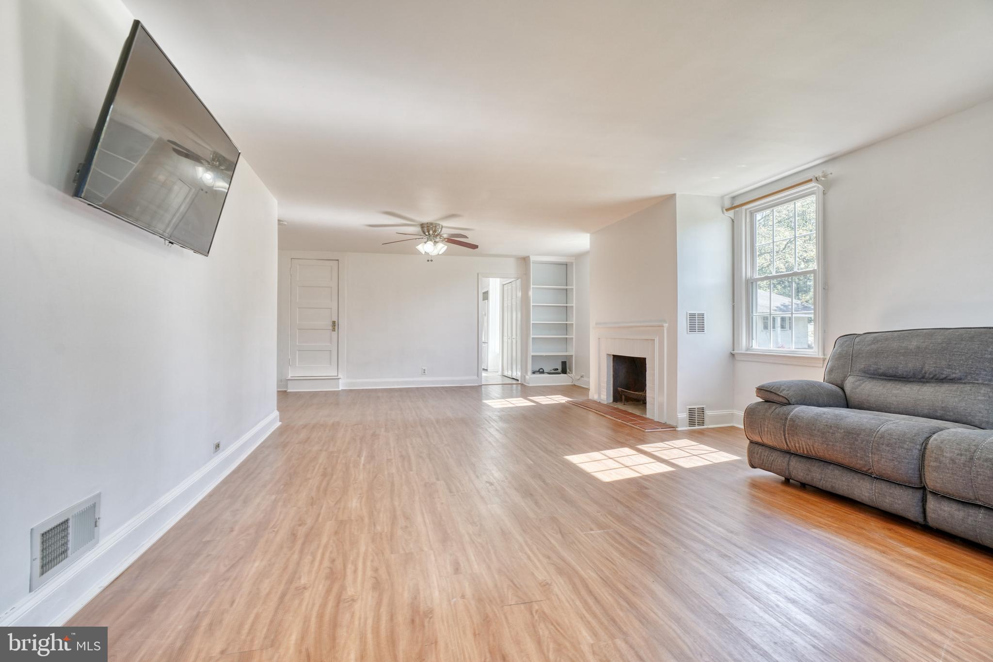 7800 Chapman Road Kingsville, MD 21087 - Photo 5 of 42 Open living room to dining room