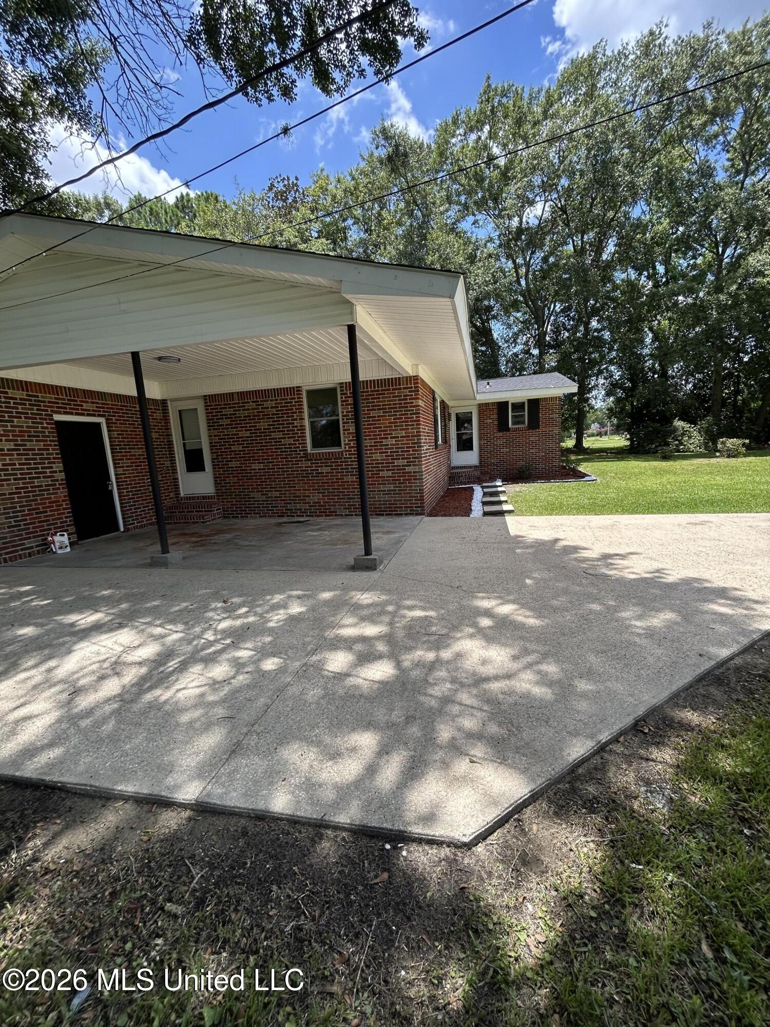 4836 Adams Avenue Moss Point, MS 39563 - Photo 3 of 18 IMG_2058