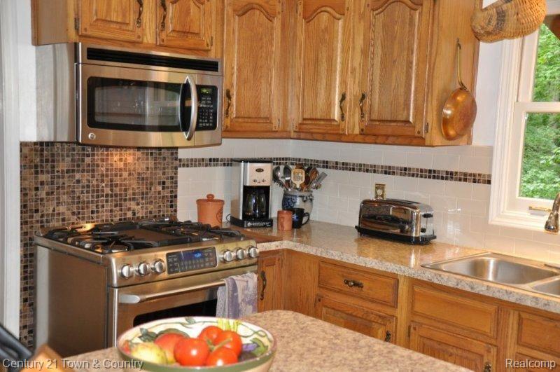 1808 North Fairview Lane Rochester, MI 48306 - Photo 4 of 25 1-Kitchen