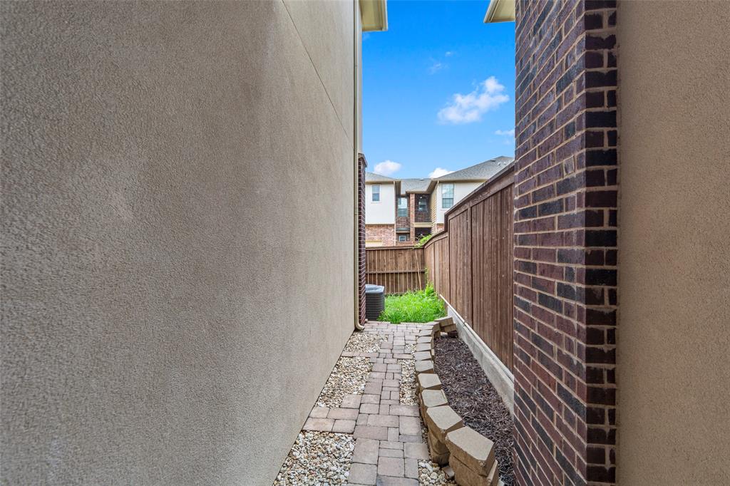 8607 Calvin Road Irving, TX 75063 - Photo 8 of 40 Gallery Image 8