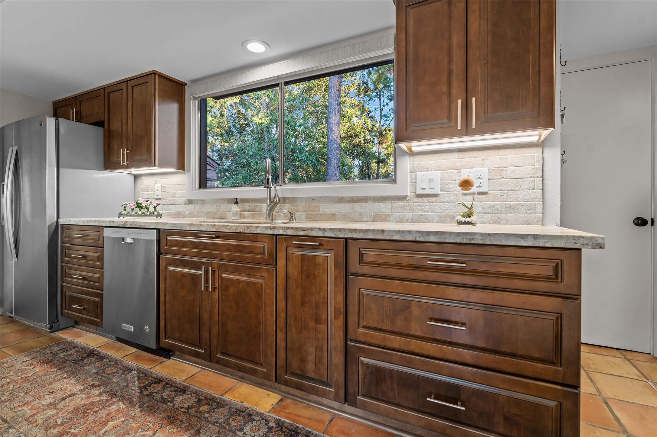 246 Watch Hill Road Brookeland, TX 75931 - Photo 13 of 45 Custom cabinetry with leather-texture granite tops