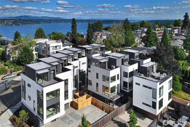 $979,900 | 1301 C 31st Avenue South, Seattle, WA 98144