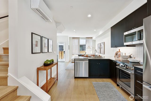 $979,900 | 1301 C 31st Avenue South, Seattle, WA 98144