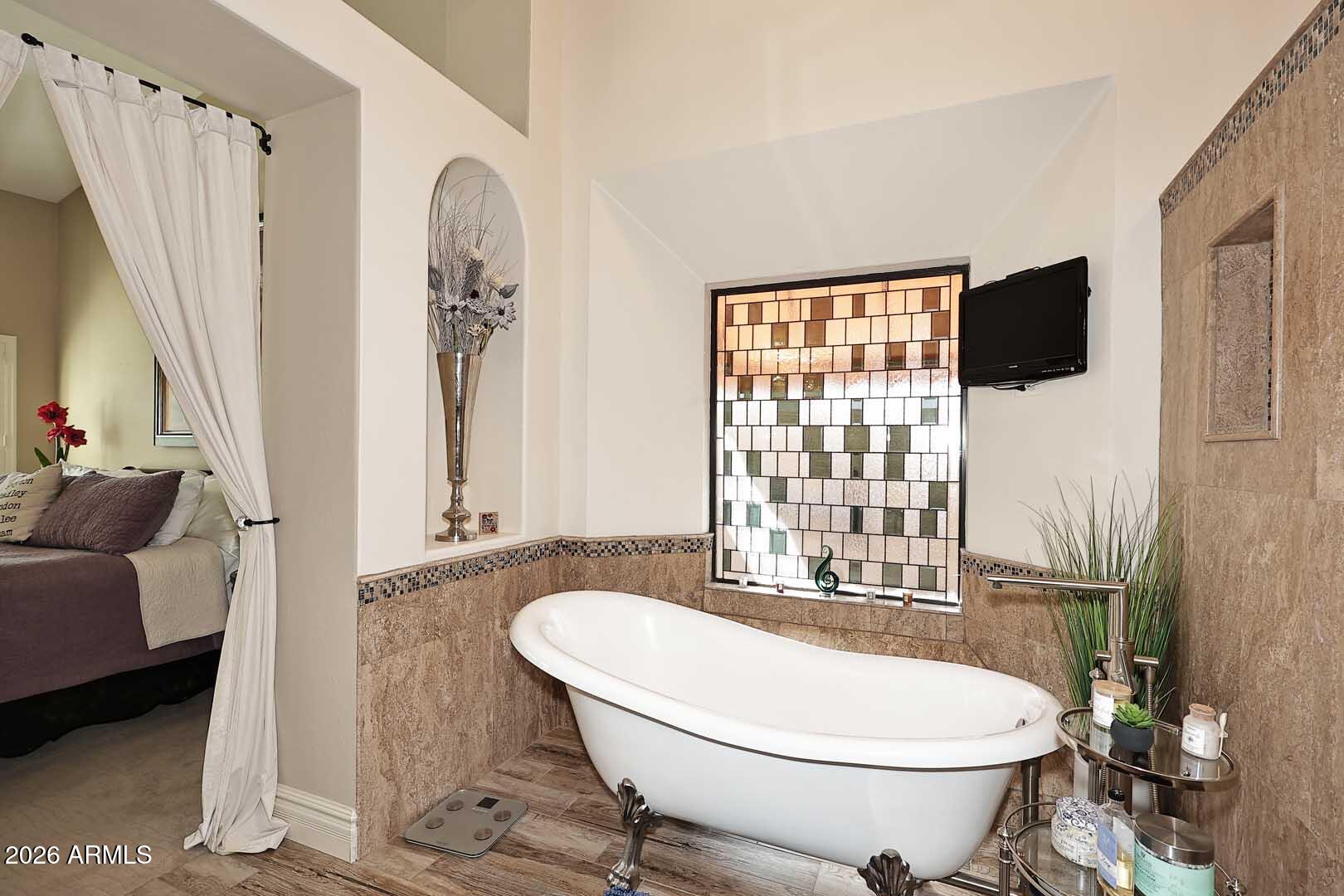 2139 East Tecoma Road Phoenix, AZ 85048 - Photo 24 of 70 Primary Bath-Slipper Tub