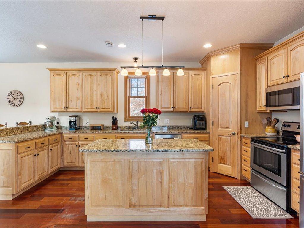 715 4th Lane Northwest Menahga, MN 56464 - Photo 4 of 37