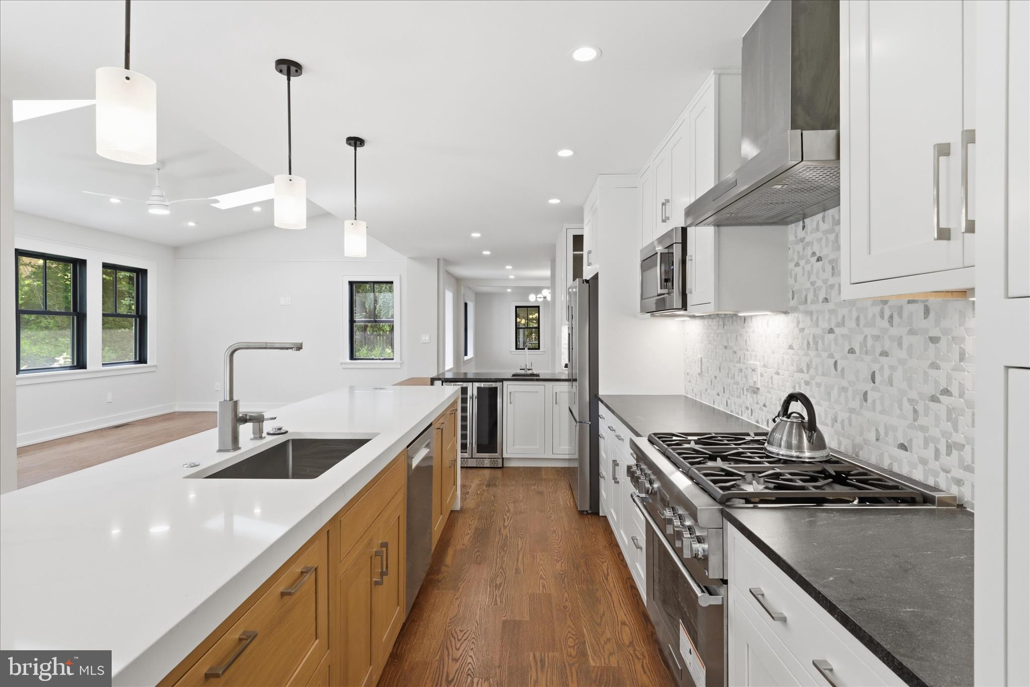 5921 Chesterbrook Road McLean, VA 22101 - Photo 25 of 87 Stylish pendants