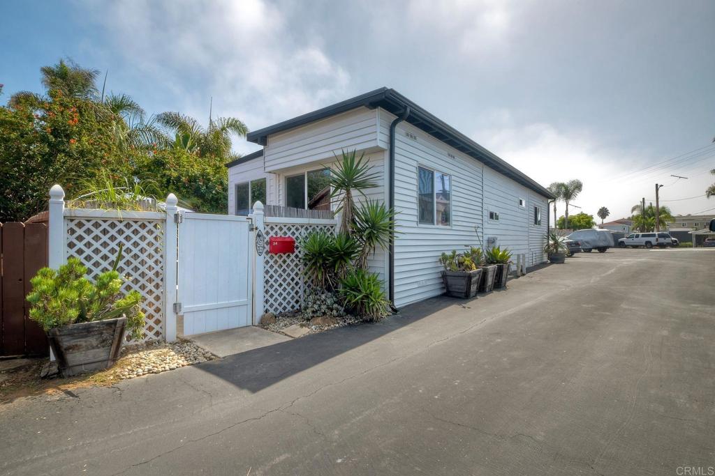 170 Diana Street, Unit 34 Encinitas, CA 92024 - Photo 2 of 25