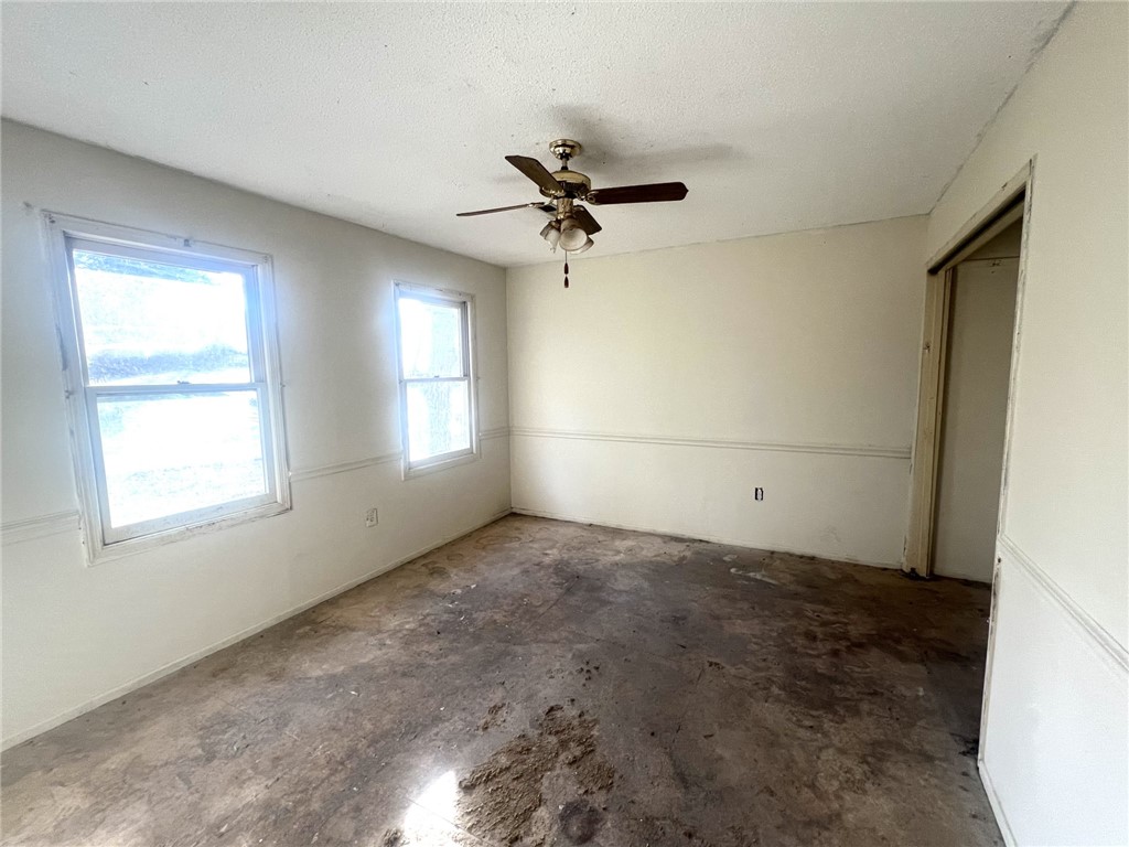 606 Timberlake Road Anderson, SC 29625 - Photo 10 of 12 This bright room features a ceiling fan, ready for your personal touch and style.