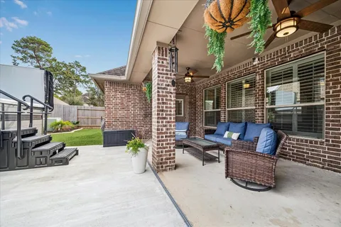$449,000 | 2506 River Oak Court, Kingwood, TX 77345