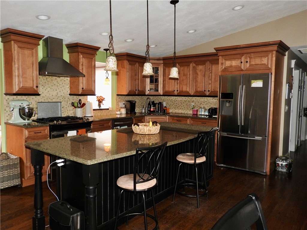 318 Old County Road Smithfield, RI 02917 - Photo 2 of 21