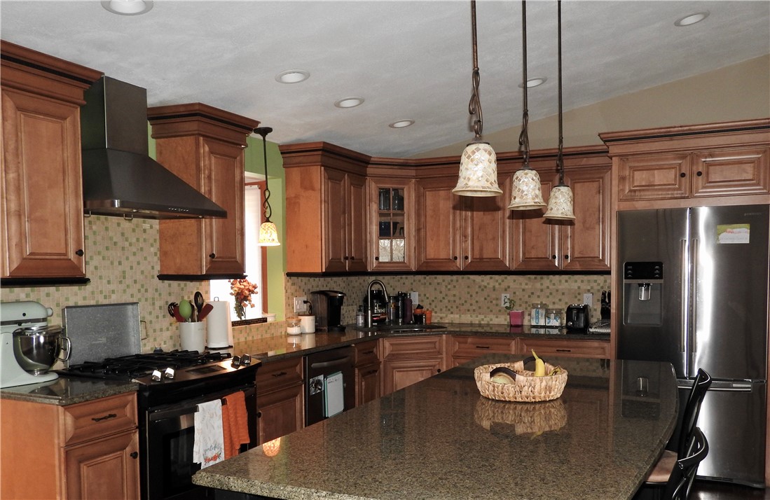 318 Old County Road Smithfield, RI 02917 - Photo 3 of 21
