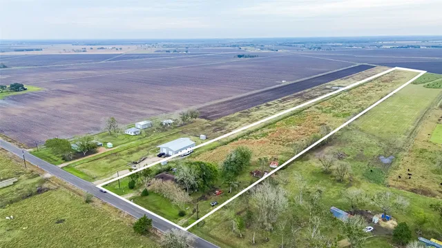 a view of a tennis court