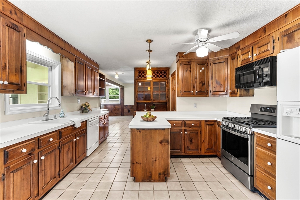 173 Florence Road Lowell, MA 01851 - Photo 14 of 42