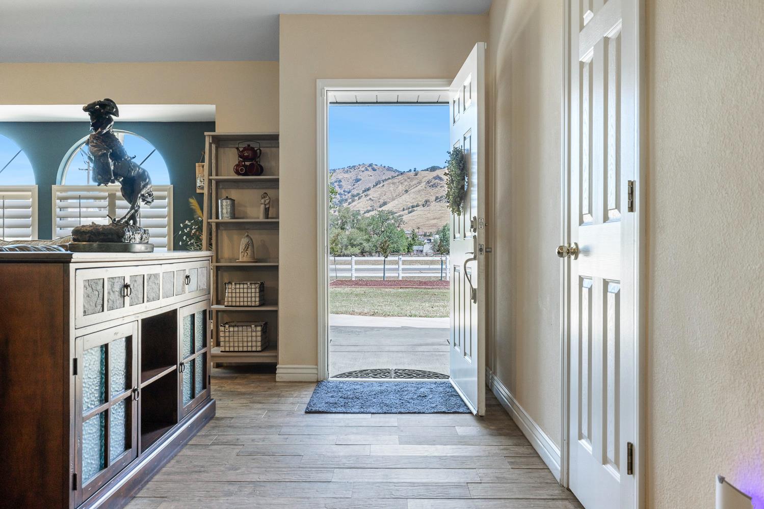 5741 Elwood Road Sanger, CA 93657 - Photo 8 of 71 Entry