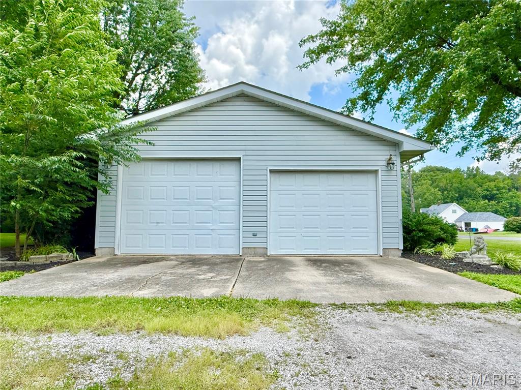 319 Fillmore Street Worden, IL 62097 - Photo 2 of 37