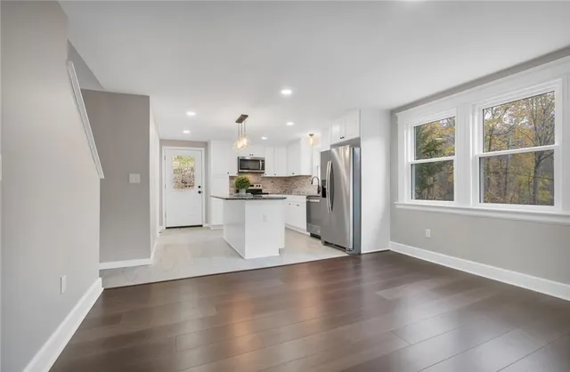 $3,000 | 346 Middlebury Road, Middlebury, CT 06762