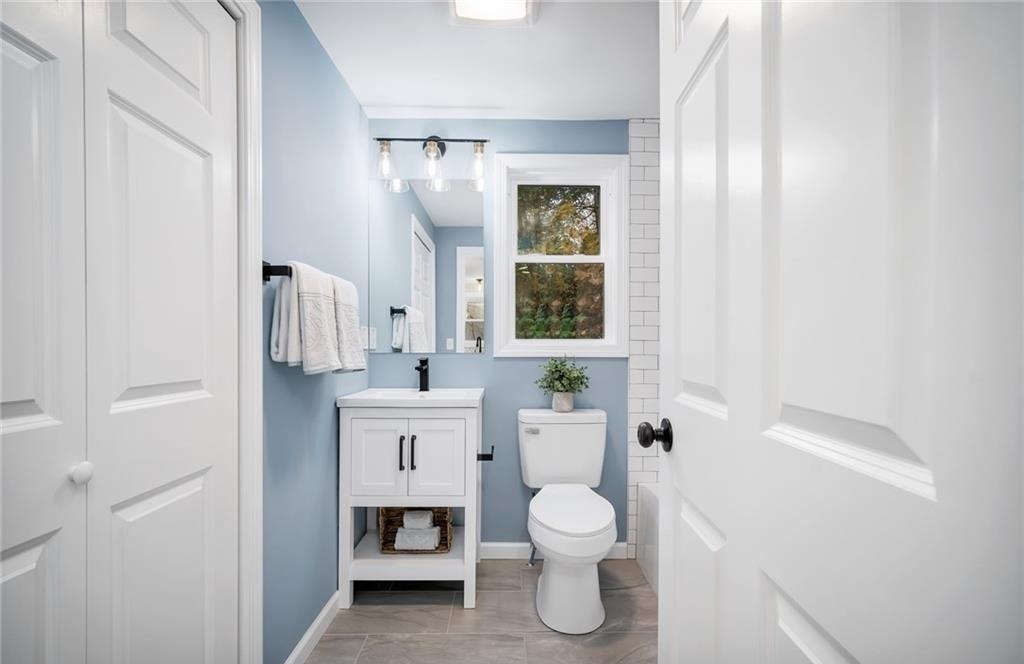 346 Middlebury Road Middlebury, CT 06762 - Photo 8 of 22 a bathroom with a toilet sink and shower