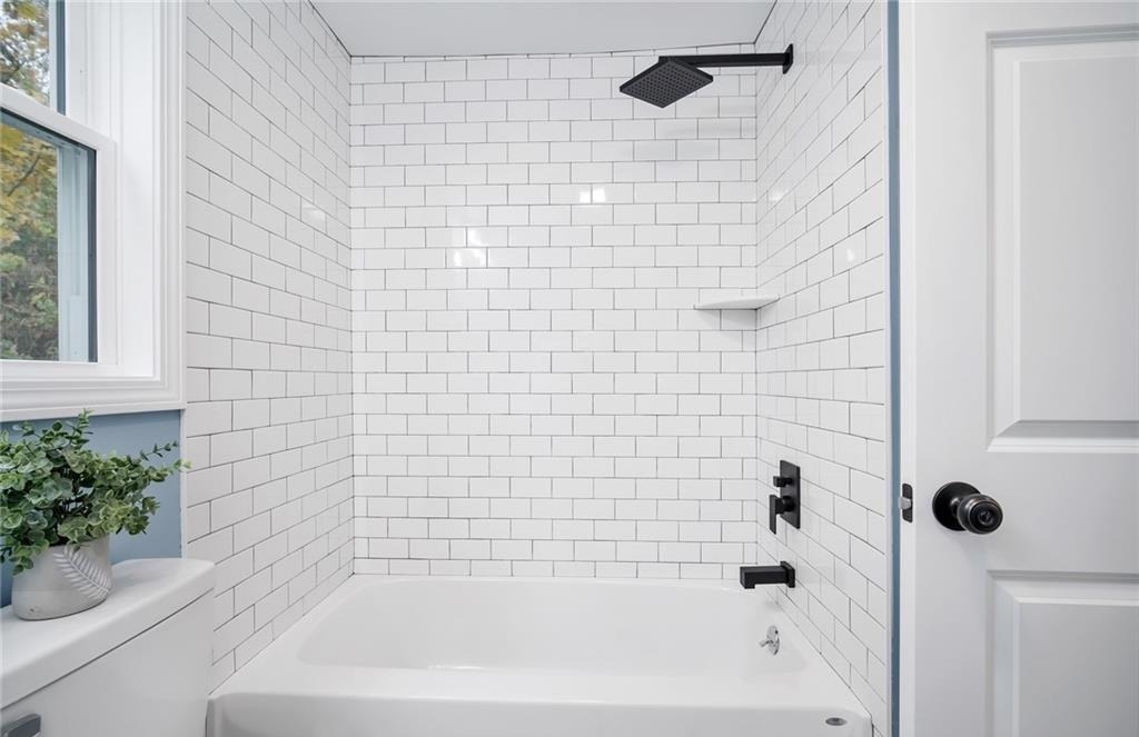 346 Middlebury Road Middlebury, CT 06762 - Photo 9 of 22 a bathroom with a bathtub