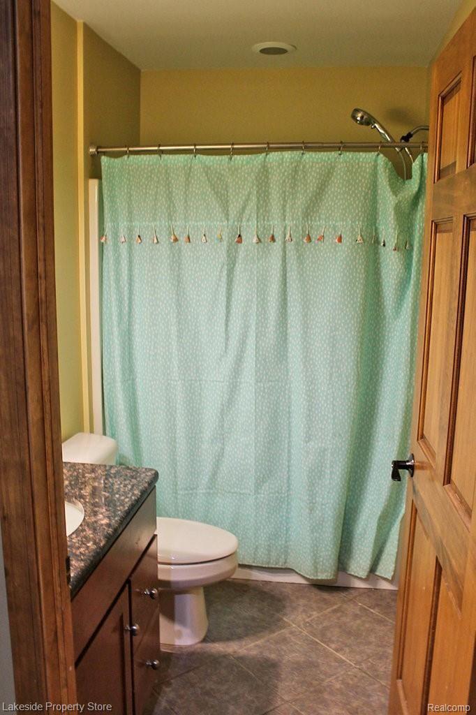 27107 Campbell Road Warren, MI 48093 - Photo 16 of 30 Upstairs Full Bath