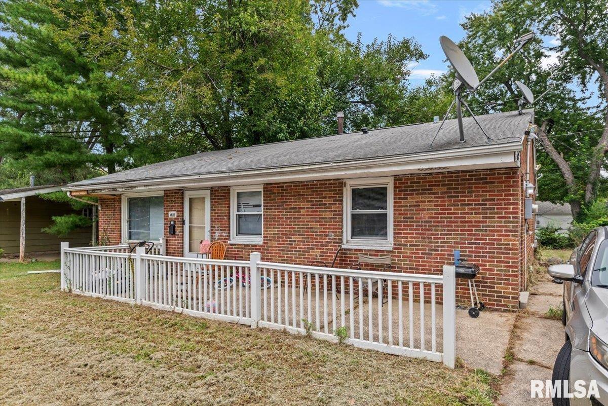 1832 Greentree Road Springfield, IL 62703 - Photo 3 of 23 Gallery Image 3