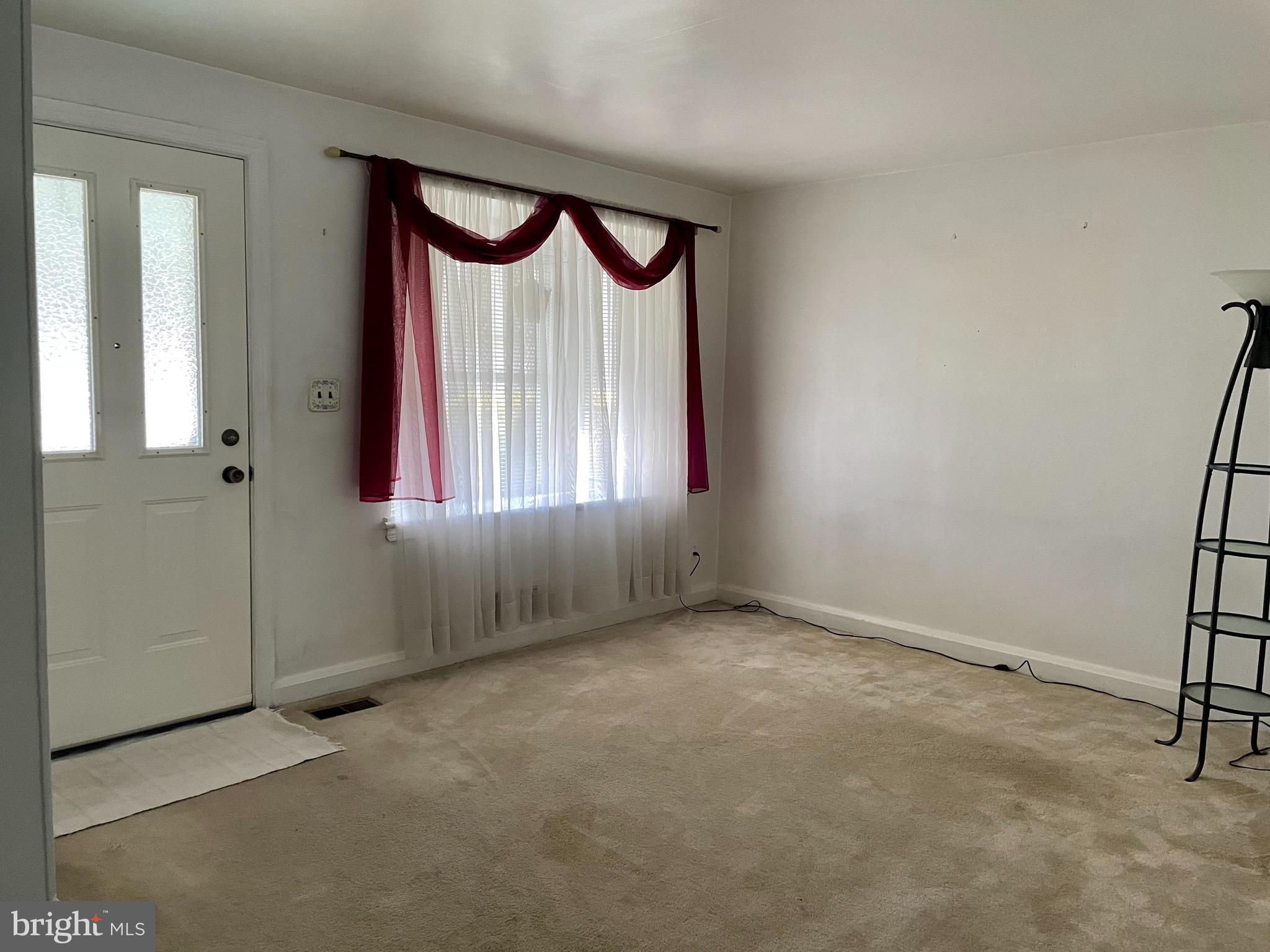 706 Middlesex Road Baltimore, MD 21221 - Photo 2 of 21