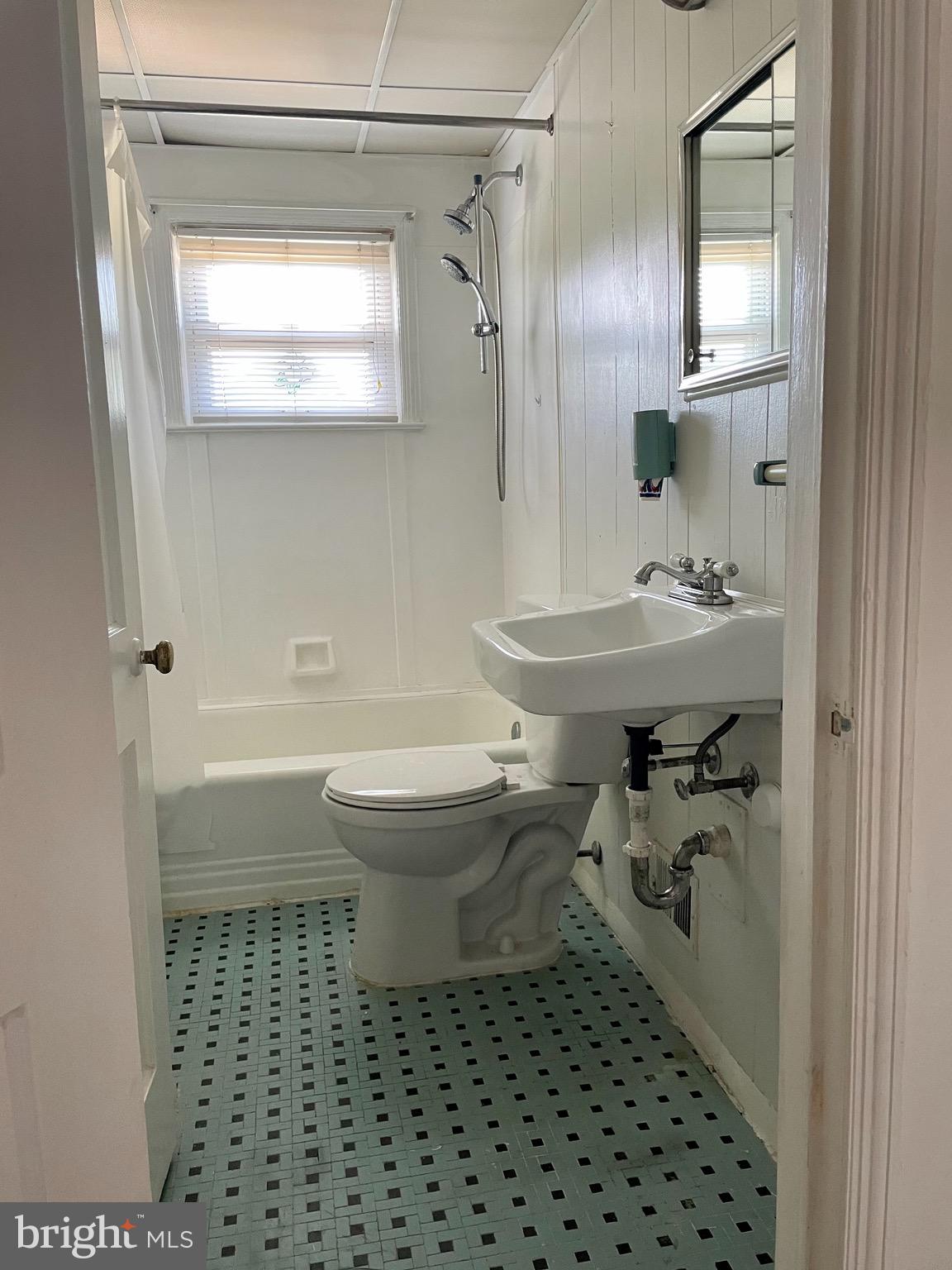 706 Middlesex Road Baltimore, MD 21221 - Photo 11 of 21