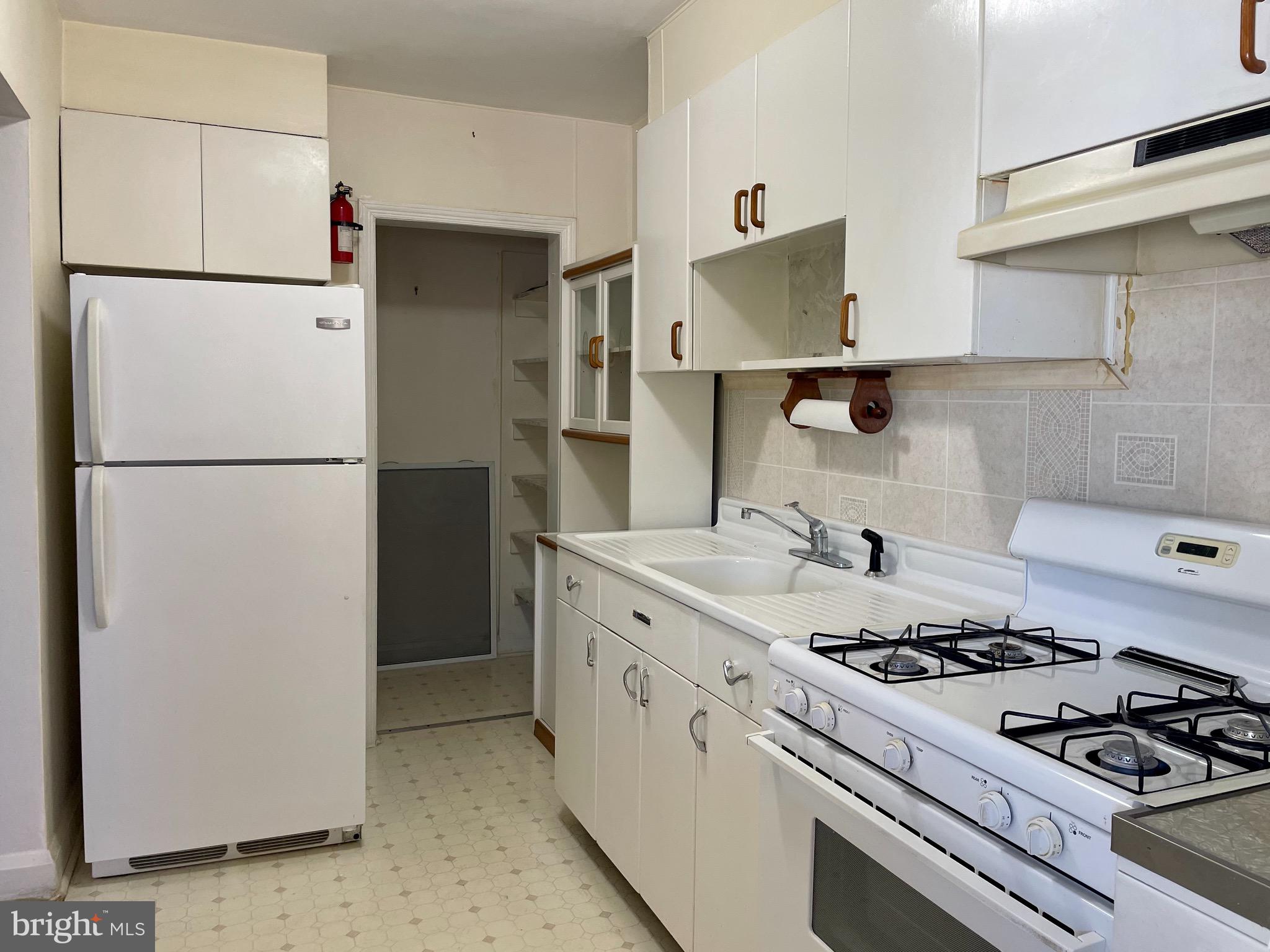 706 Middlesex Road Baltimore, MD 21221 - Photo 7 of 21