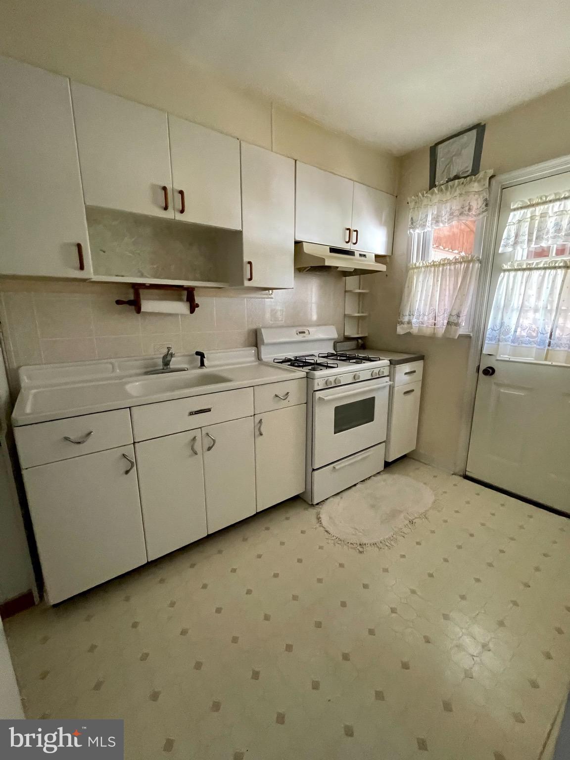 706 Middlesex Road Baltimore, MD 21221 - Photo 8 of 21