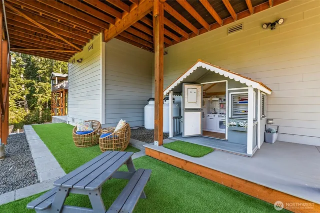 a front view of house with yard and porch