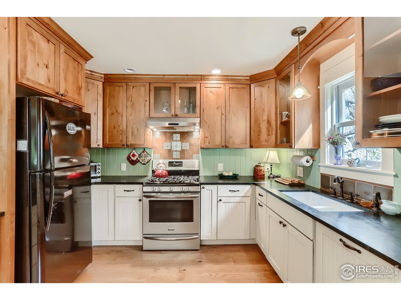 270 Gold Run Road Boulder, CO 80302 - Photo 10 of 28 Custom cabinets and soapstone countertops