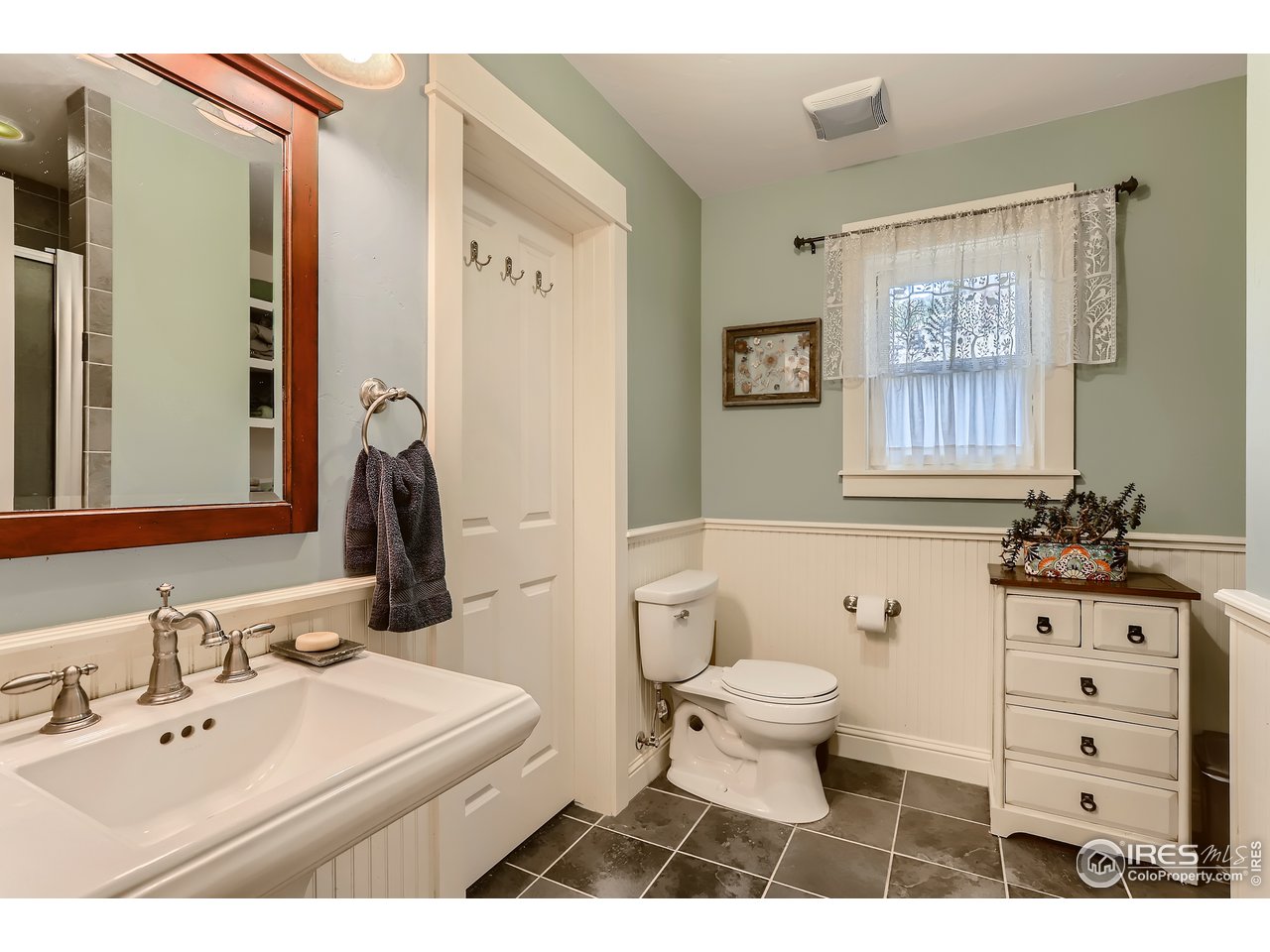 270 Gold Run Road Boulder, CO 80302 - Photo 15 of 28 Main floor bathroom