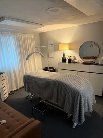 $1,900 | 990 Main Street, Unit 3, East Greenwich, RI 02818