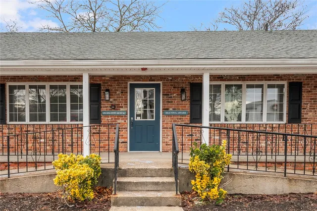 $1,900 | 990 Main Street, Unit 3, East Greenwich, RI 02818