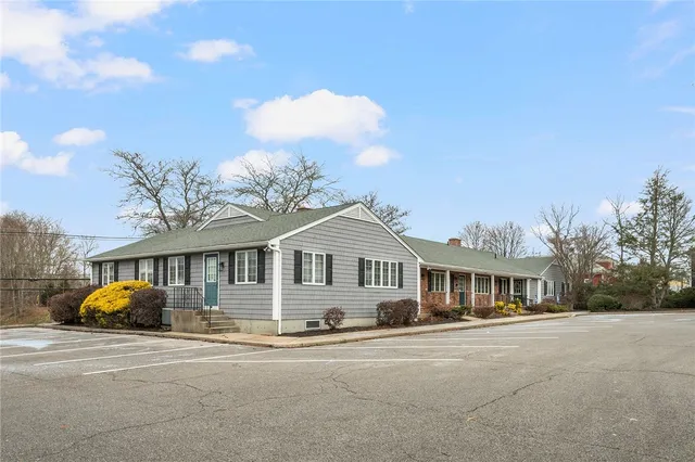 $1,900 | 990 Main Street, Unit 3, East Greenwich, RI 02818