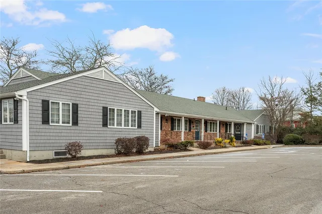 $1,900 | 990 Main Street, Unit 3, East Greenwich, RI 02818