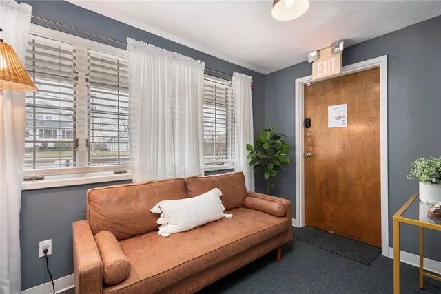 $1,900 | 990 Main Street, Unit 3, East Greenwich, RI 02818