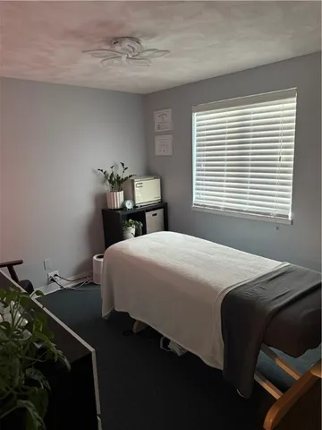 $1,900 | 990 Main Street, Unit 3, East Greenwich, RI 02818