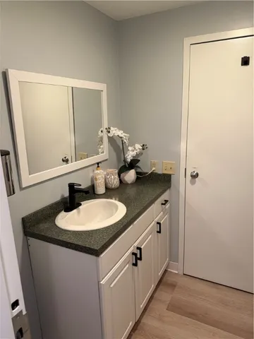 $1,900 | 990 Main Street, Unit 3, East Greenwich, RI 02818