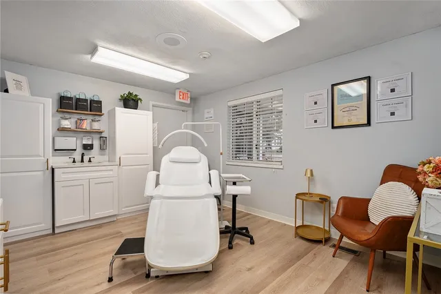 $1,900 | 990 Main Street, Unit 3, East Greenwich, RI 02818