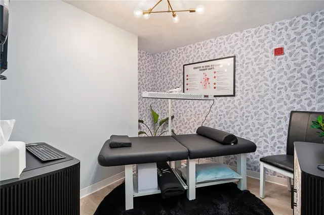 $1,900 | 990 Main Street, Unit 3, East Greenwich, RI 02818