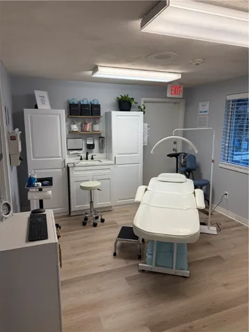 $1,900 | 990 Main Street, Unit 3, East Greenwich, RI 02818