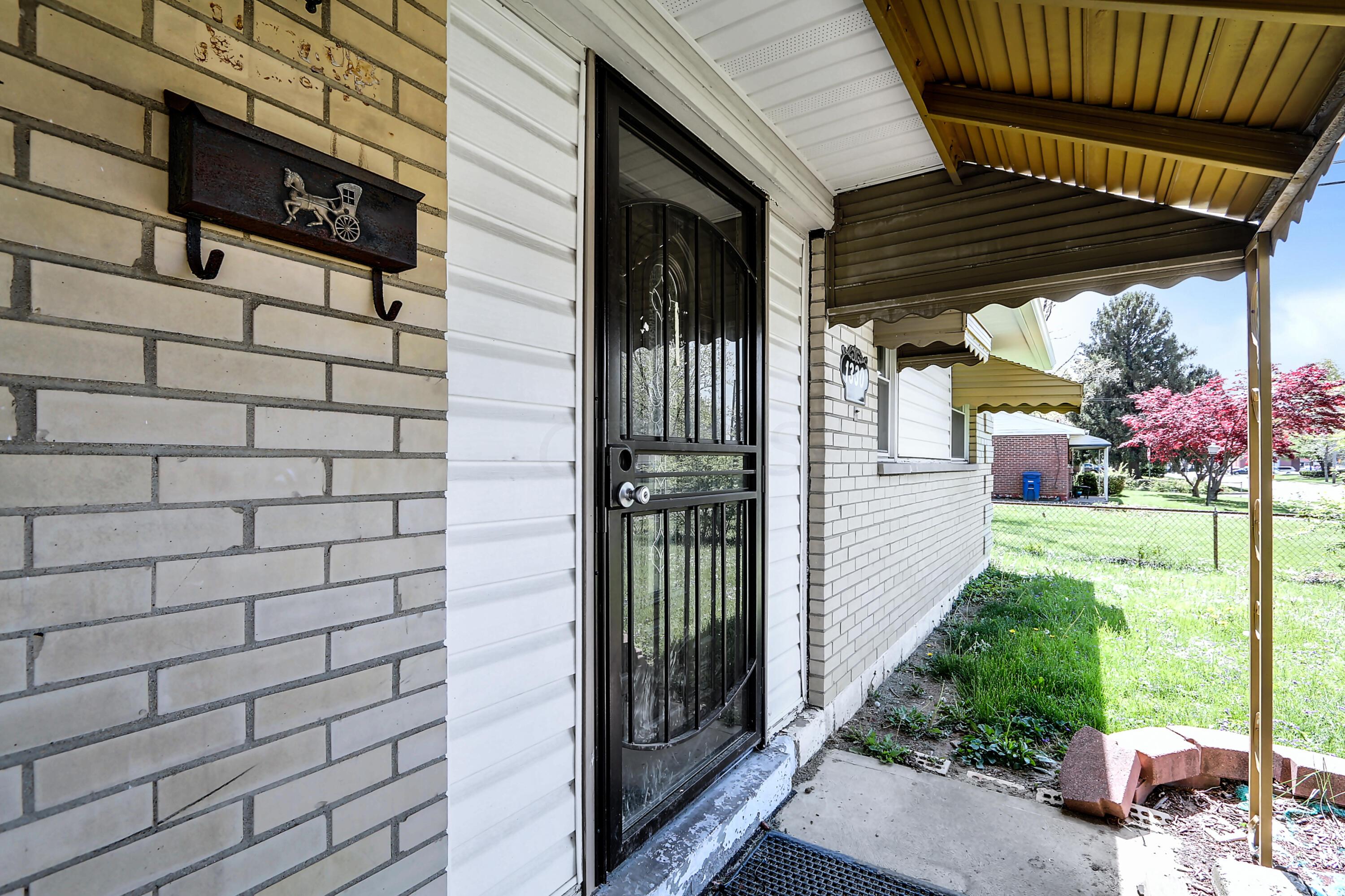 1330 South Yearling Road Columbus, OH 43227 - Photo 4 of 29