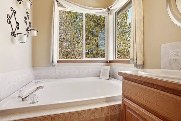 $799,999 | 11607 North Ashley Lane, Spokane, WA 99218