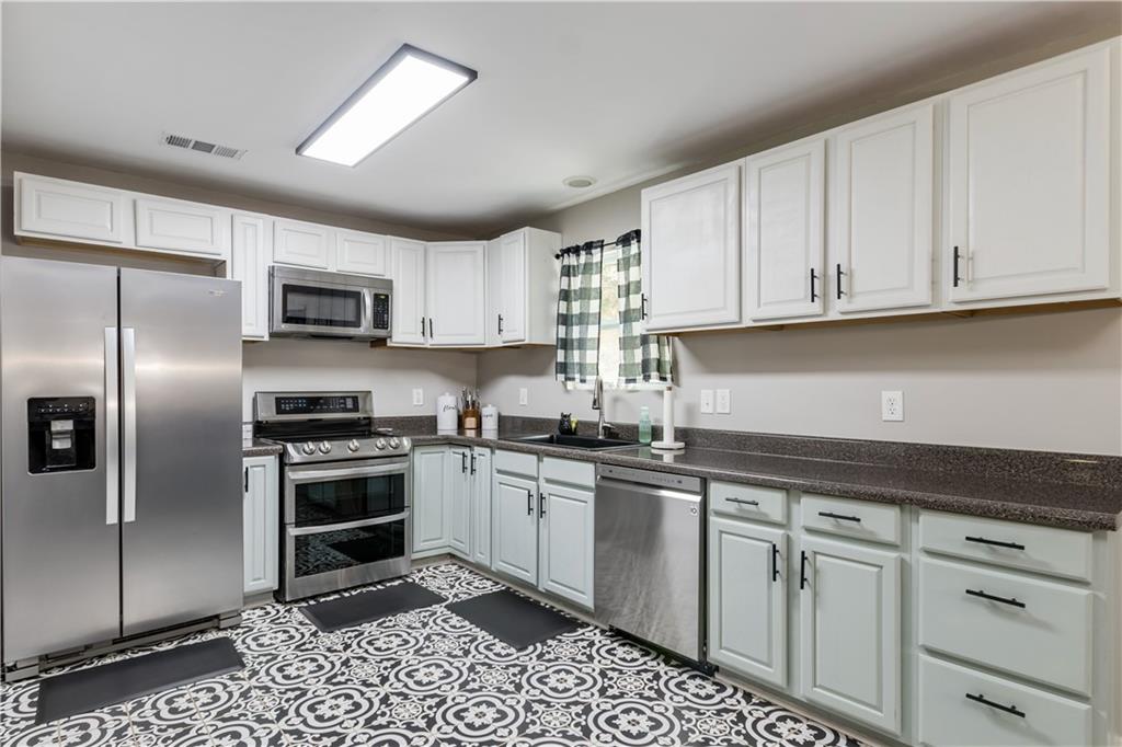 608 Wayside Road Rome, GA 30161 - Photo 8 of 34