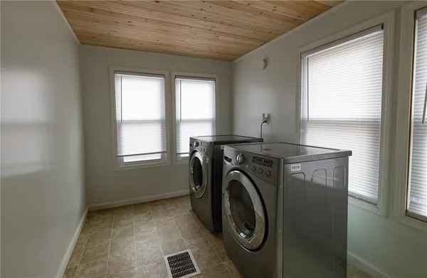 $179,900 | 584 East Avenue, Shelby, NY 14103